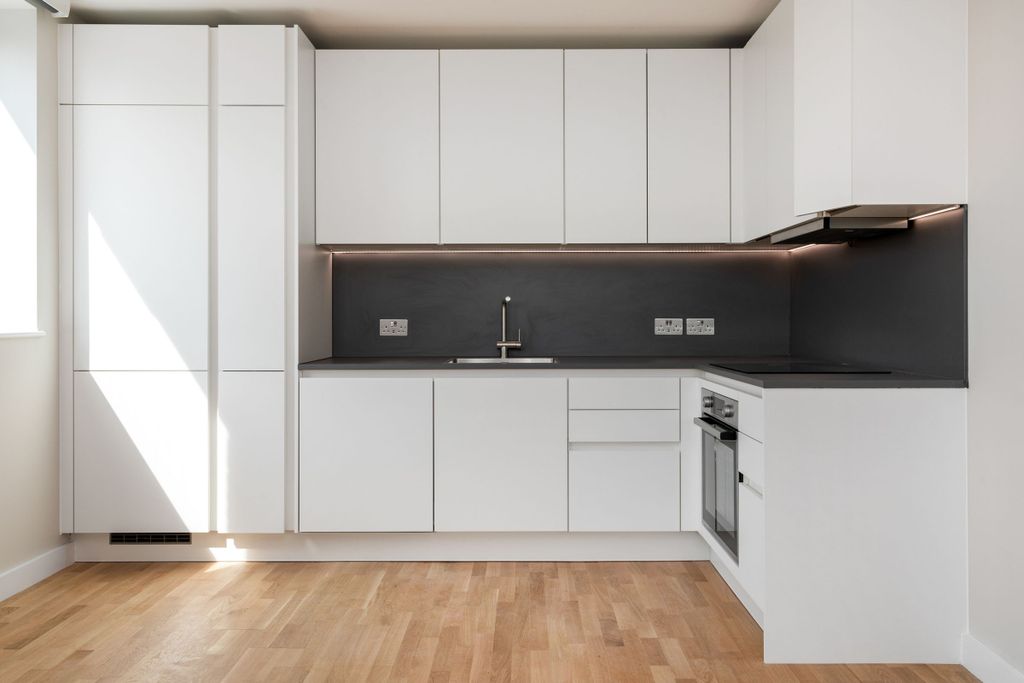 Property photo 1 of 10 Kitchen