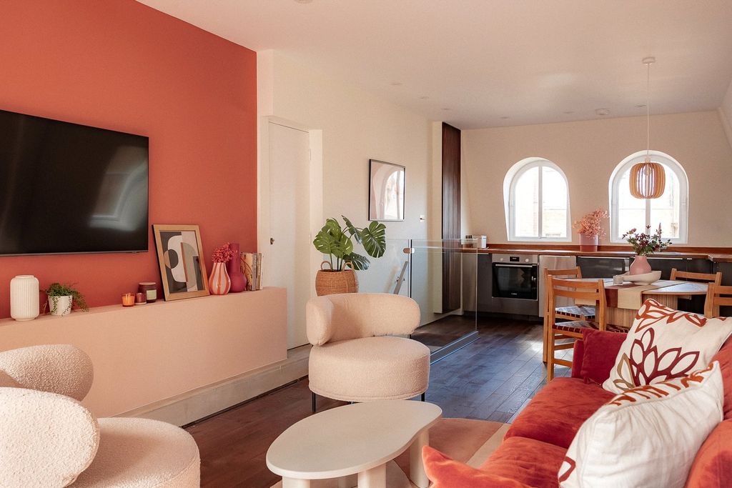 Property photo 1 of 20 Living Room