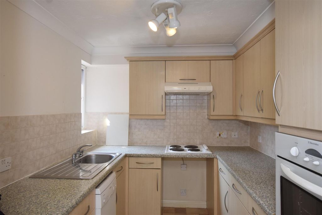Property photo 3 of 12 Kitchen Copy.Jpg