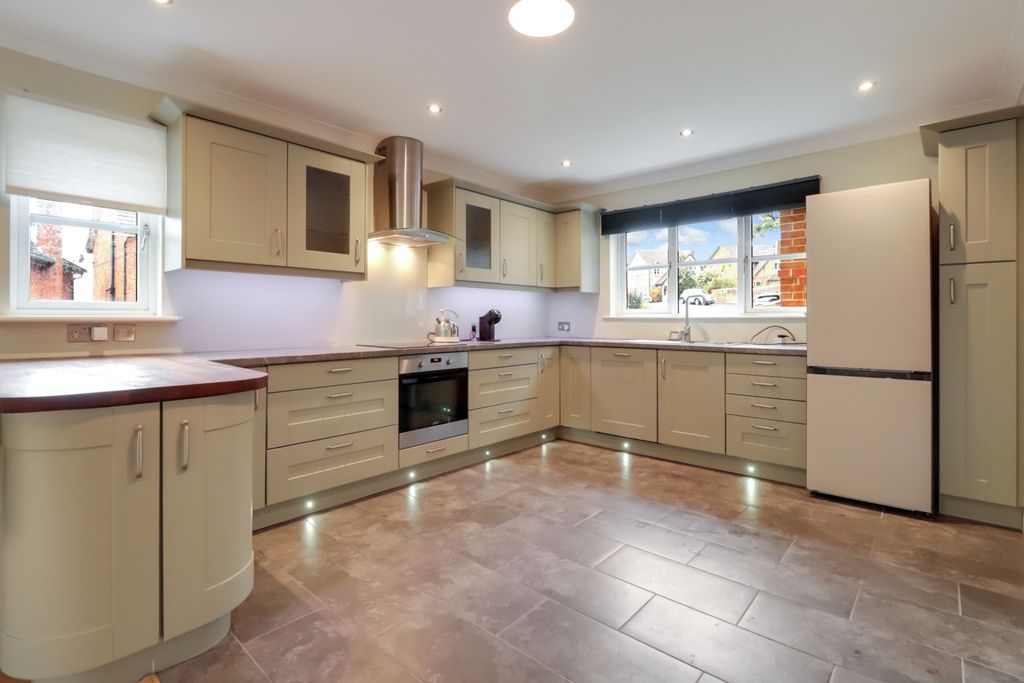 Property photo 2 of 12 Img_4907-Img_4909