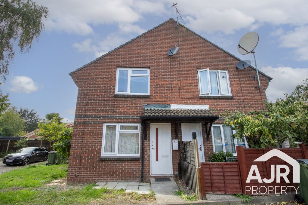 Property photo 1 of 5 One Bedroom House In Thamesmead
