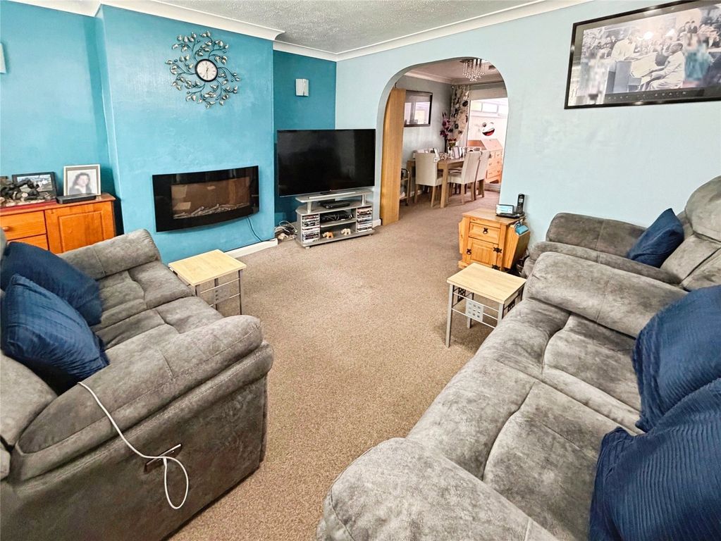 Property photo 2 of 18 Lounge