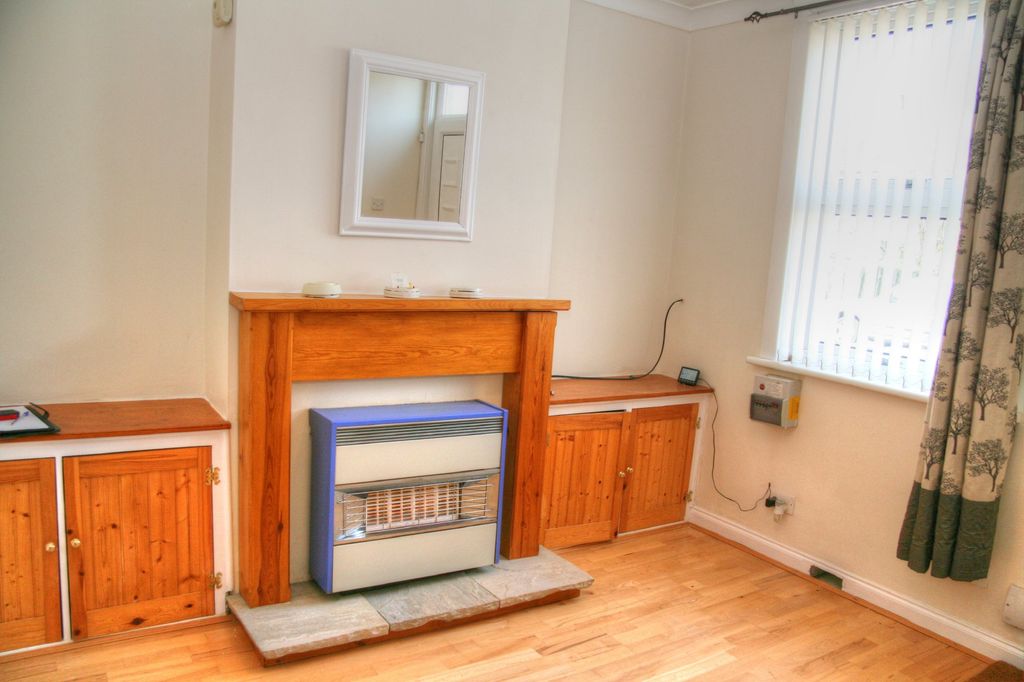 Property photo 3 of 11 Living Room