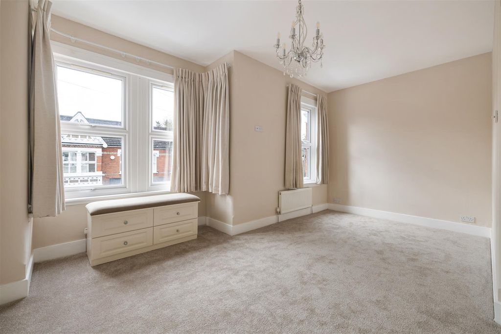 Property photo 3 of 26 Vincent Road, E4