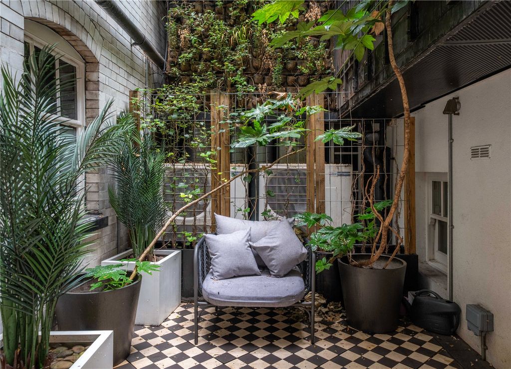 Property photo 3 of 22 Terrace