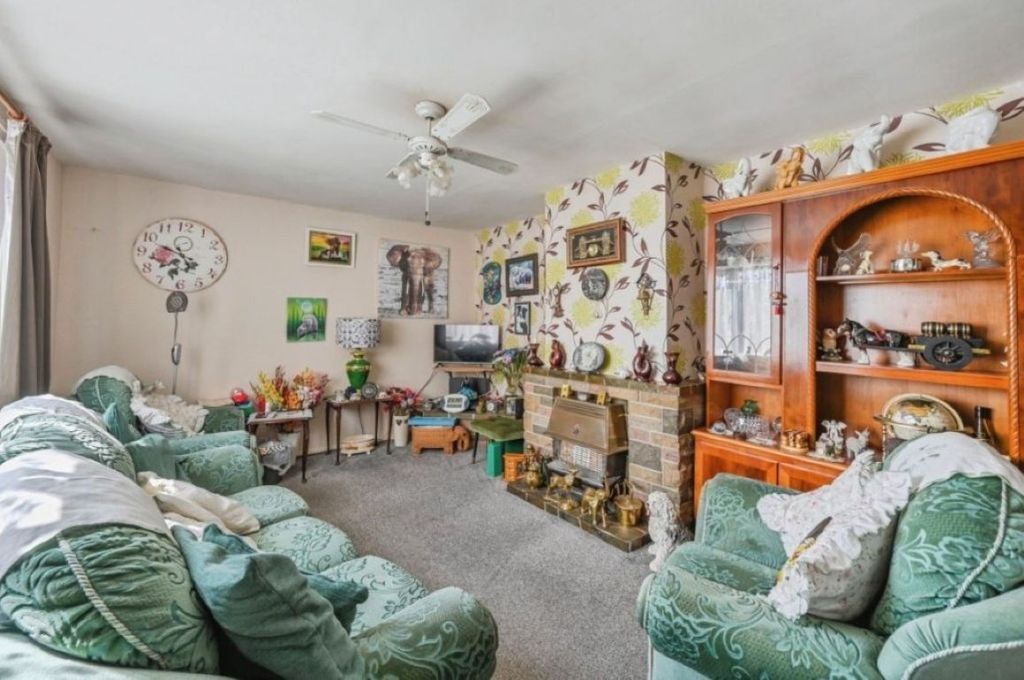 Property photo 3 of 12