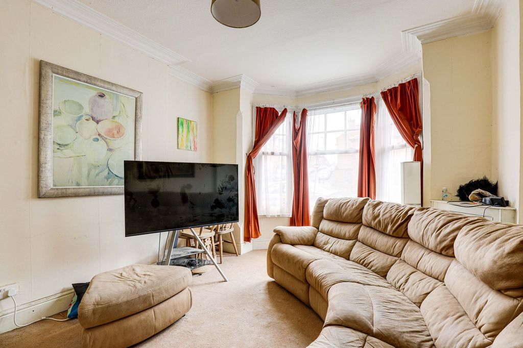 Property photo 2 of 23