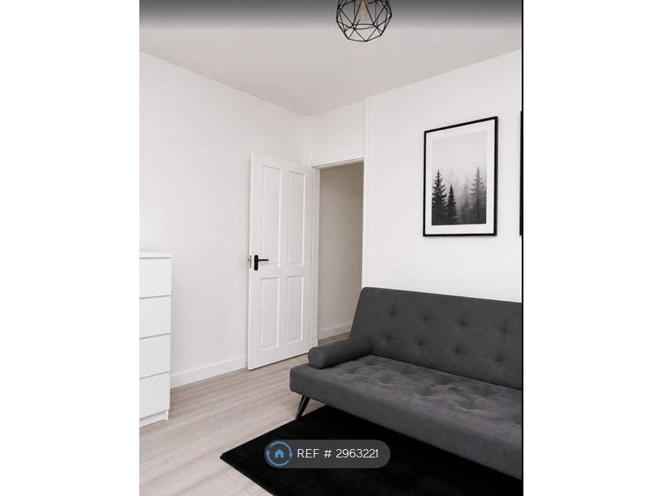 Property photo 3 of 18 Upper Ground Floor Lounge/Bedroom