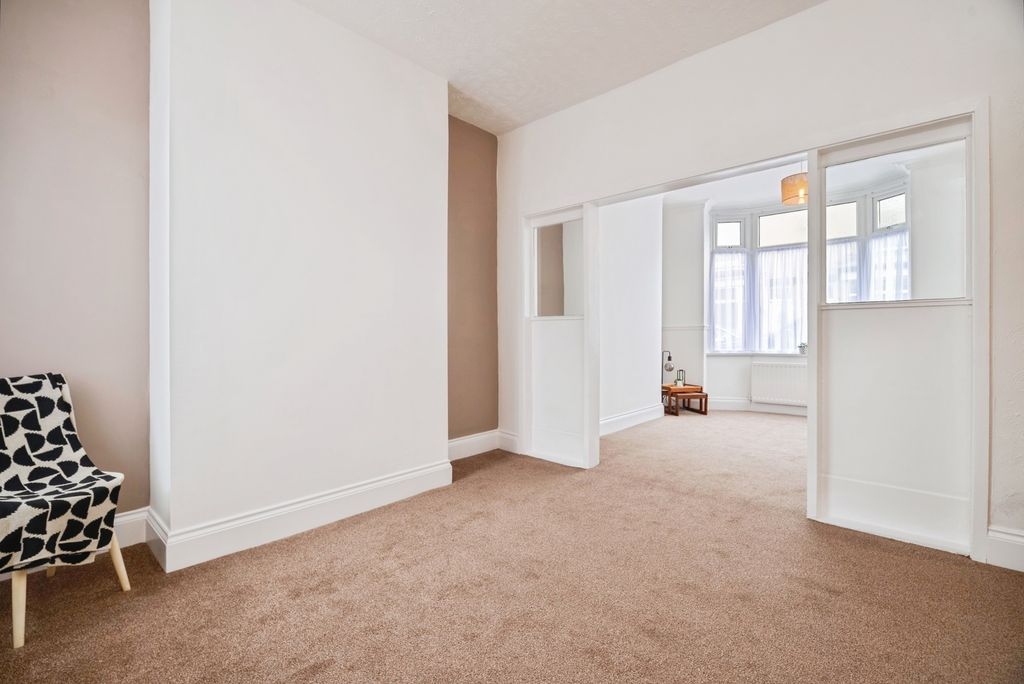 Property photo 3 of 15 Pbox-Img.Jpg