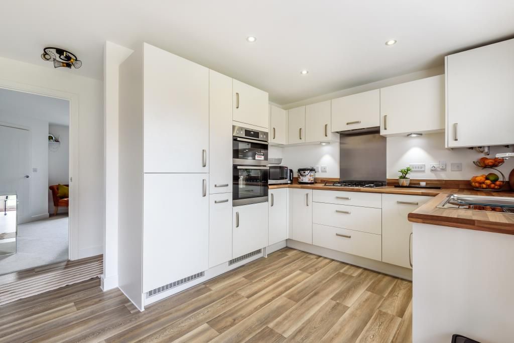 Property photo 3 of 12 Kitchen