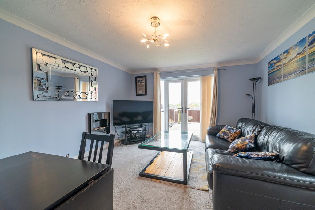 Property photo 3 of 12