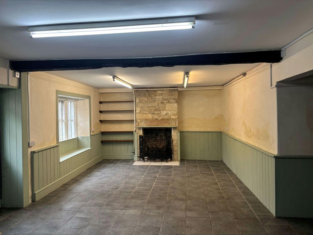 Property photo 3 of 4 Int 1.Jpg