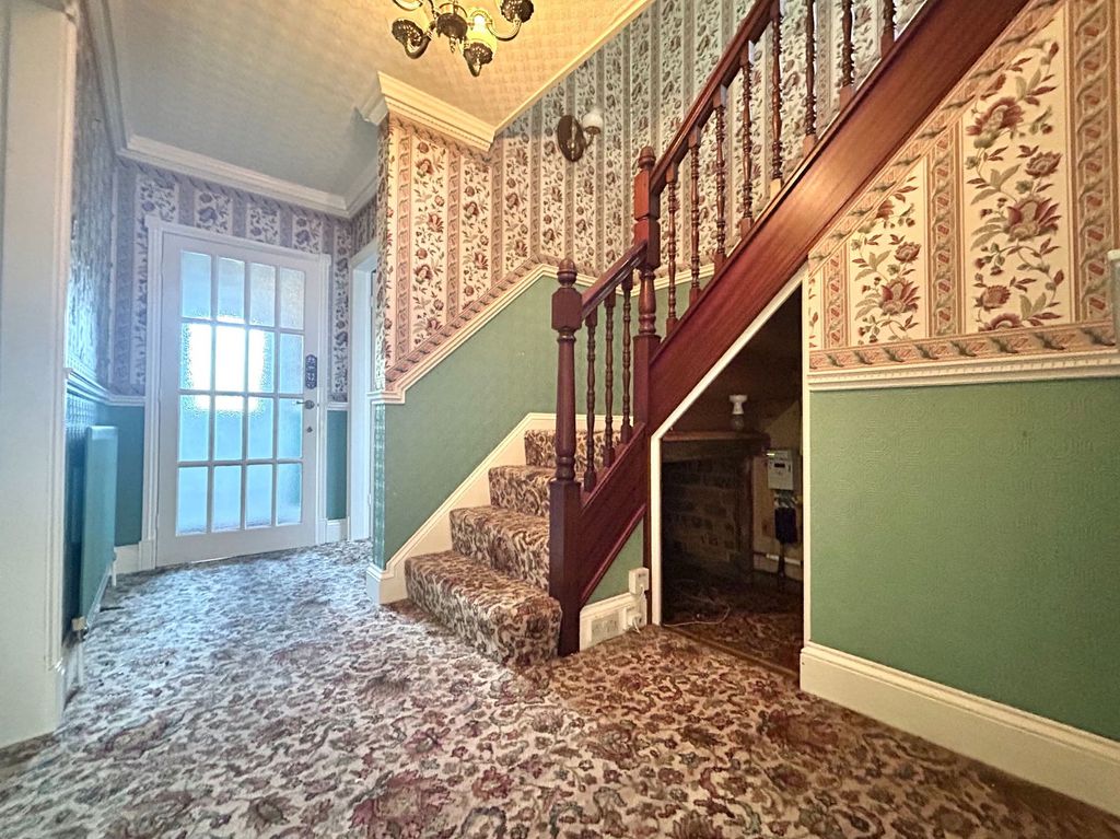 Property photo 2 of 23
