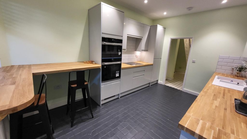 Property photo 2 of 12 Image