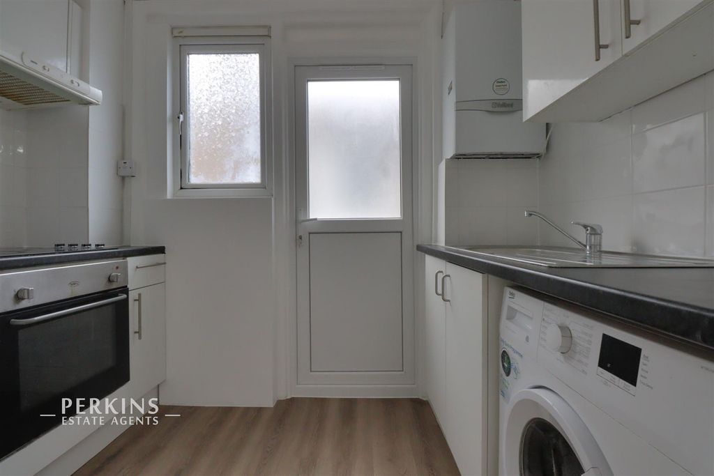 Property photo 2 of 6 Kitchen.Jpg
