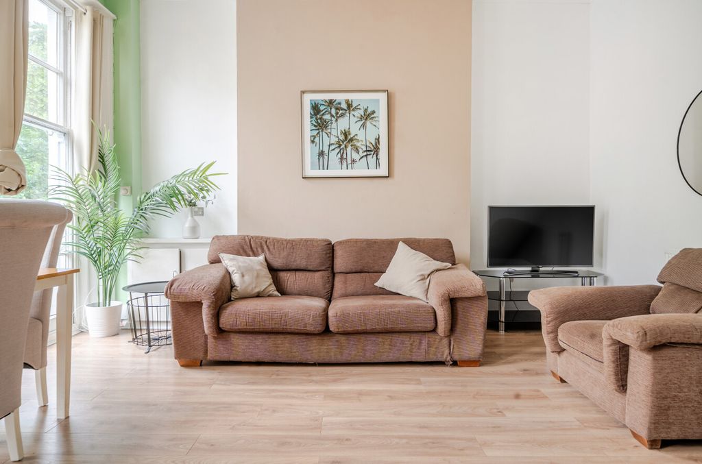 Property photo 3 of 14 1470232-12-6A26B6...