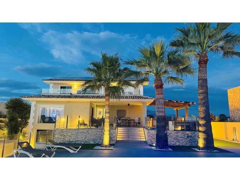 Property photo 3 of 49