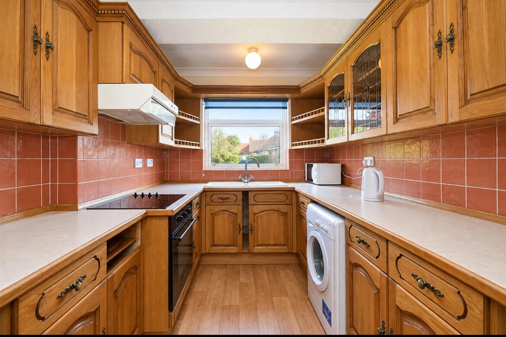 Property photo 3 of 9 Kitchen