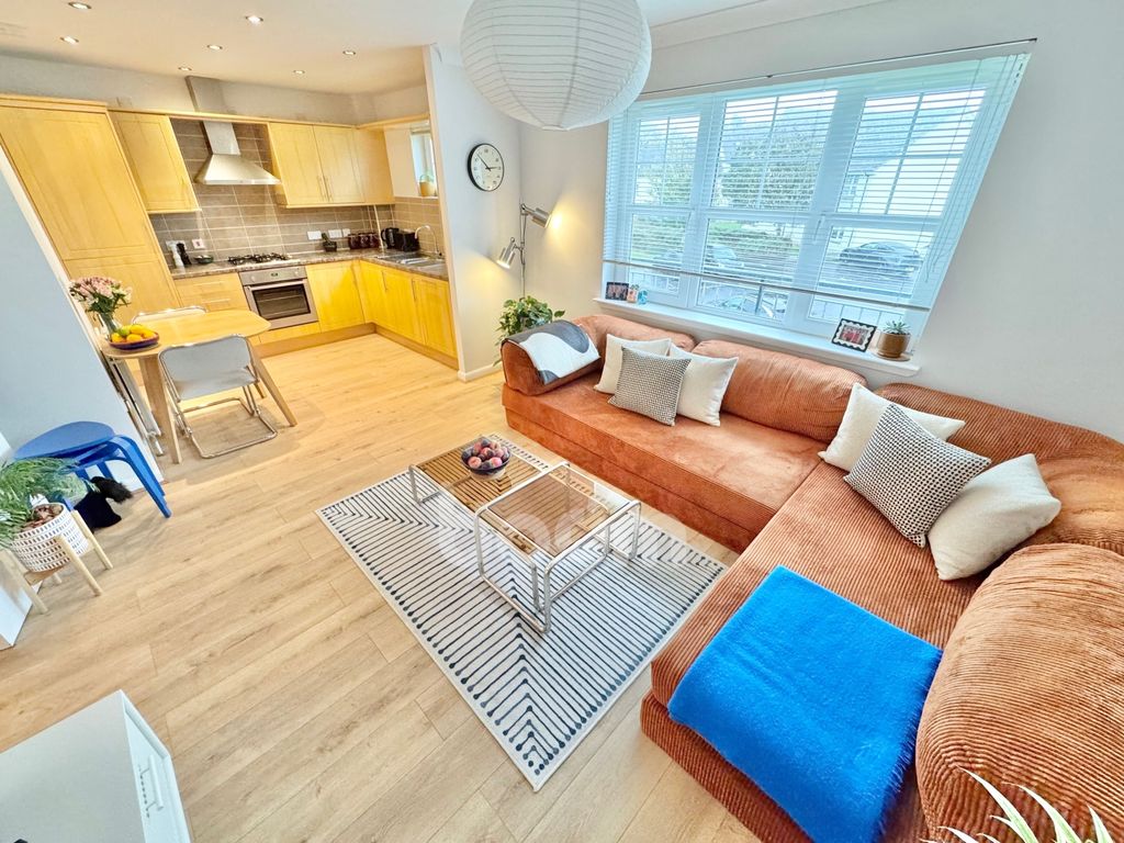 Property photo 2 of 18 Belfast Quay, Irvine Lounge Pic
