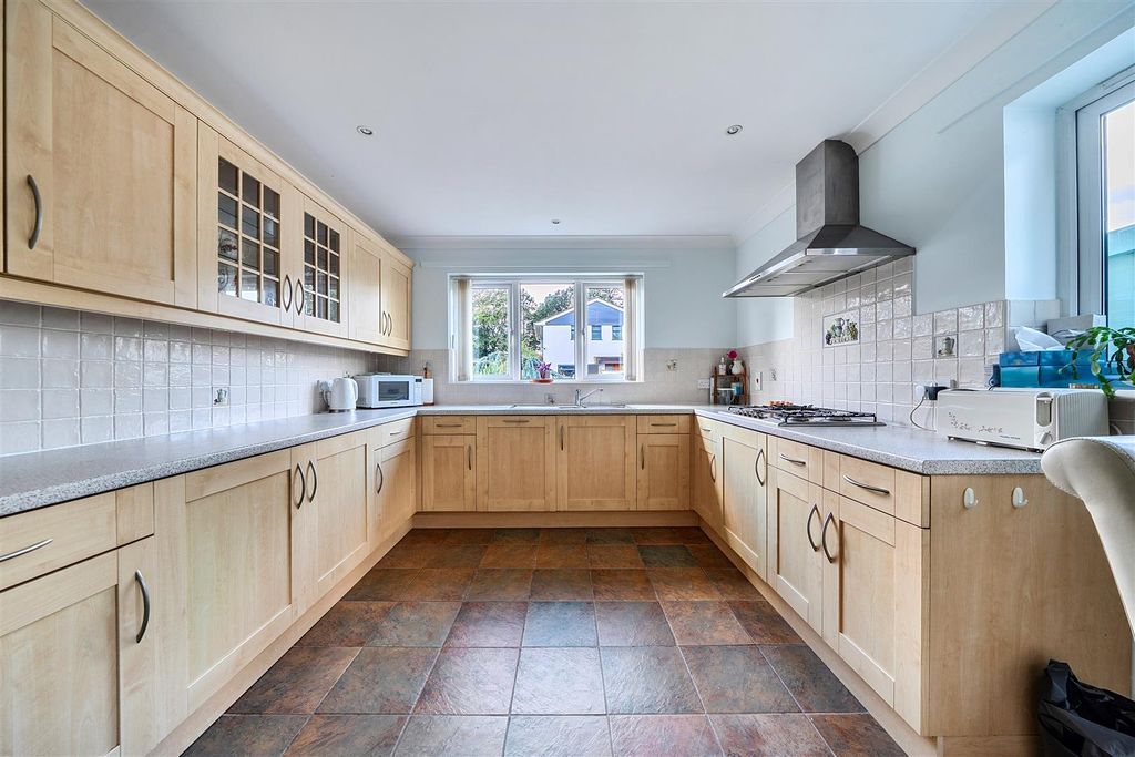 Property photo 3 of 16 Kitchen / Breakfast Room