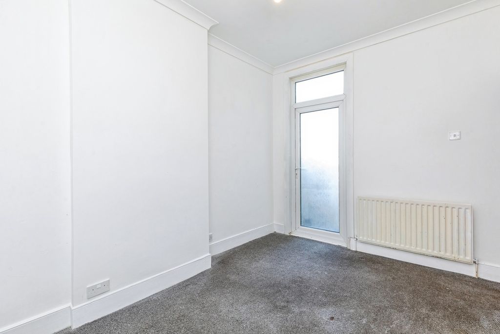 Property photo 2 of 10 Pbox-Img.Jpg