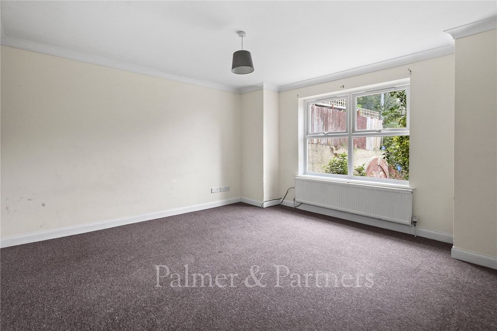 Property photo 2 of 16 Picture No. 25
