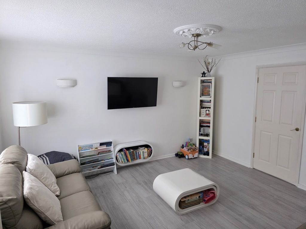 Property photo 3 of 23 Living Room