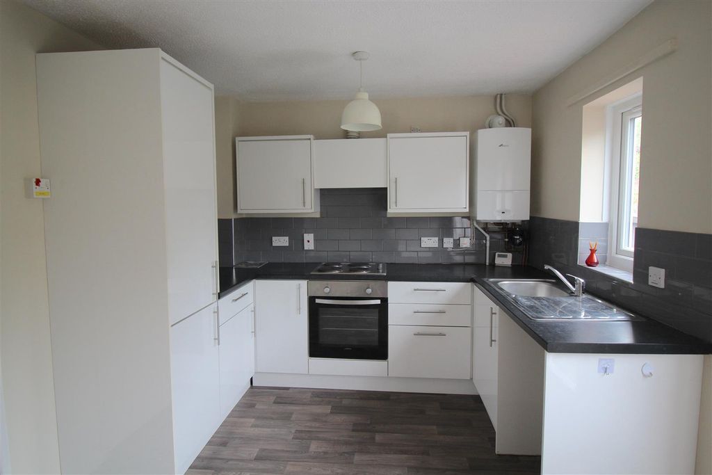 Property photo 2 of 9 Kitchen