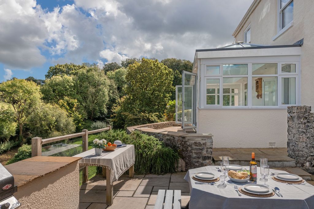 Property photo 3 of 15 Higher Venice House