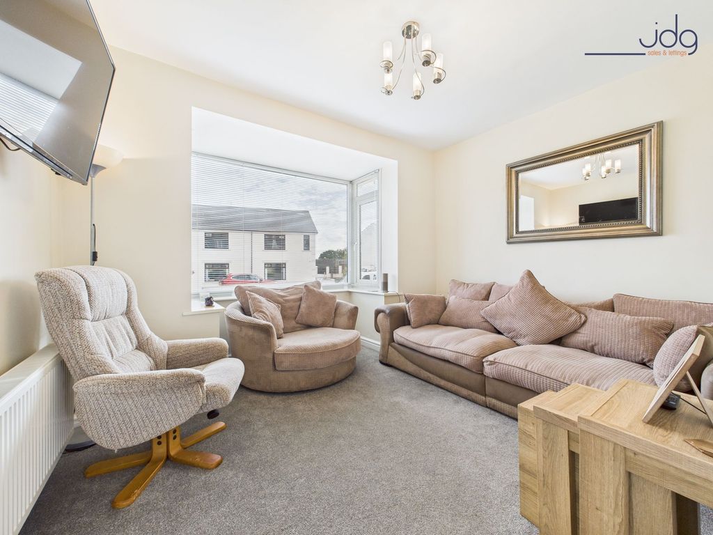 Property photo 3 of 18 Lounge