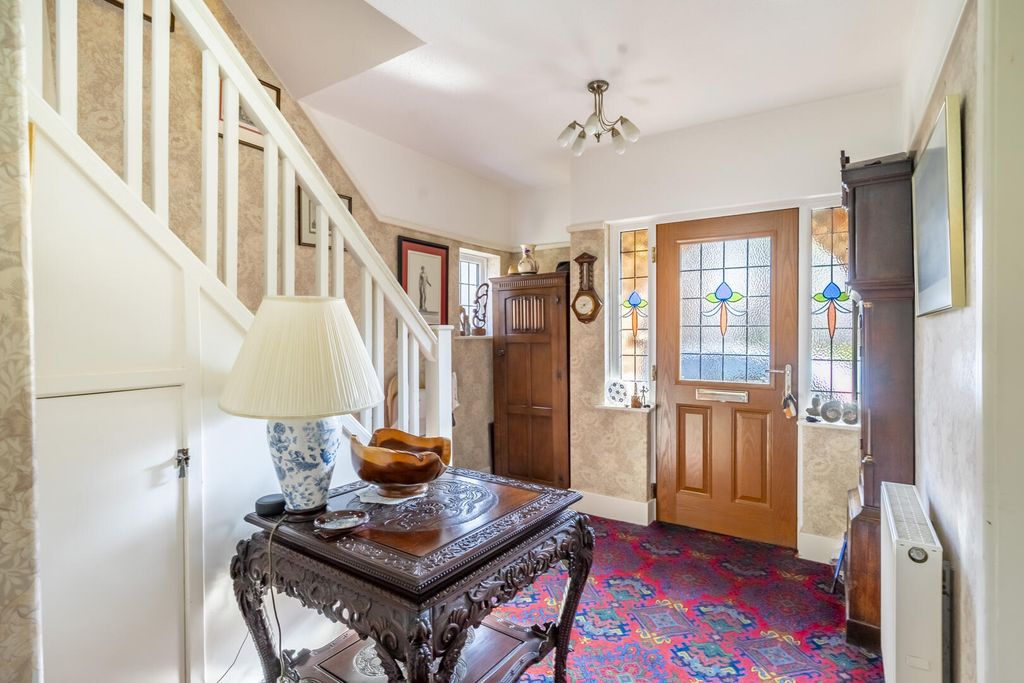 Property photo 2 of 18 Hallway