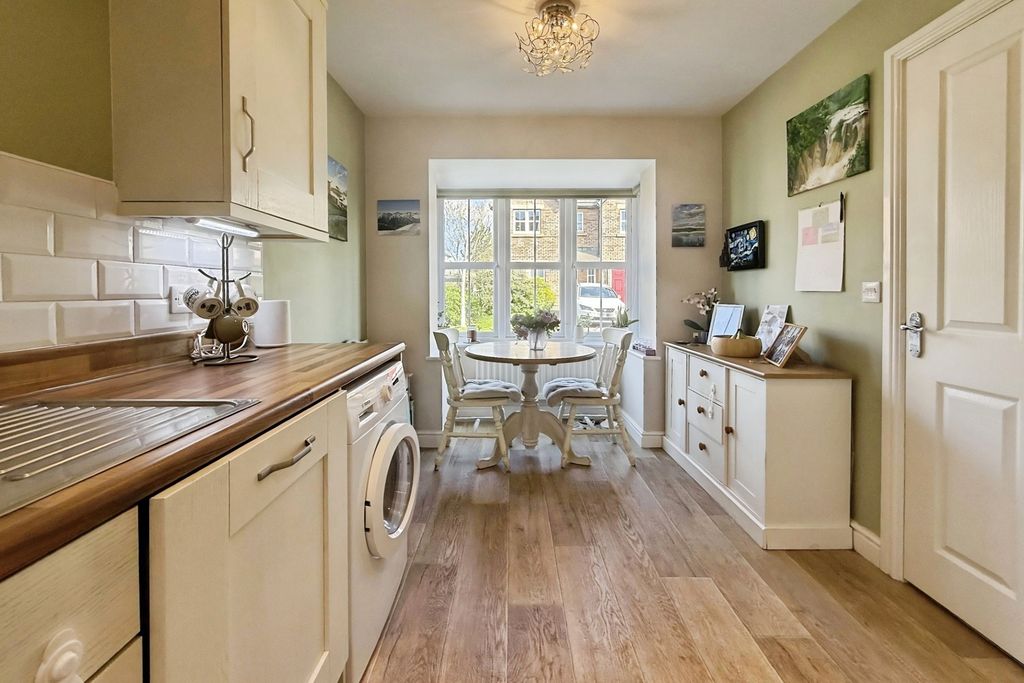 Property photo 3 of 15 Kitchen/Dining Room