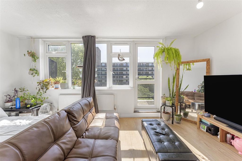 Property photo 3 of 22 Marden Square