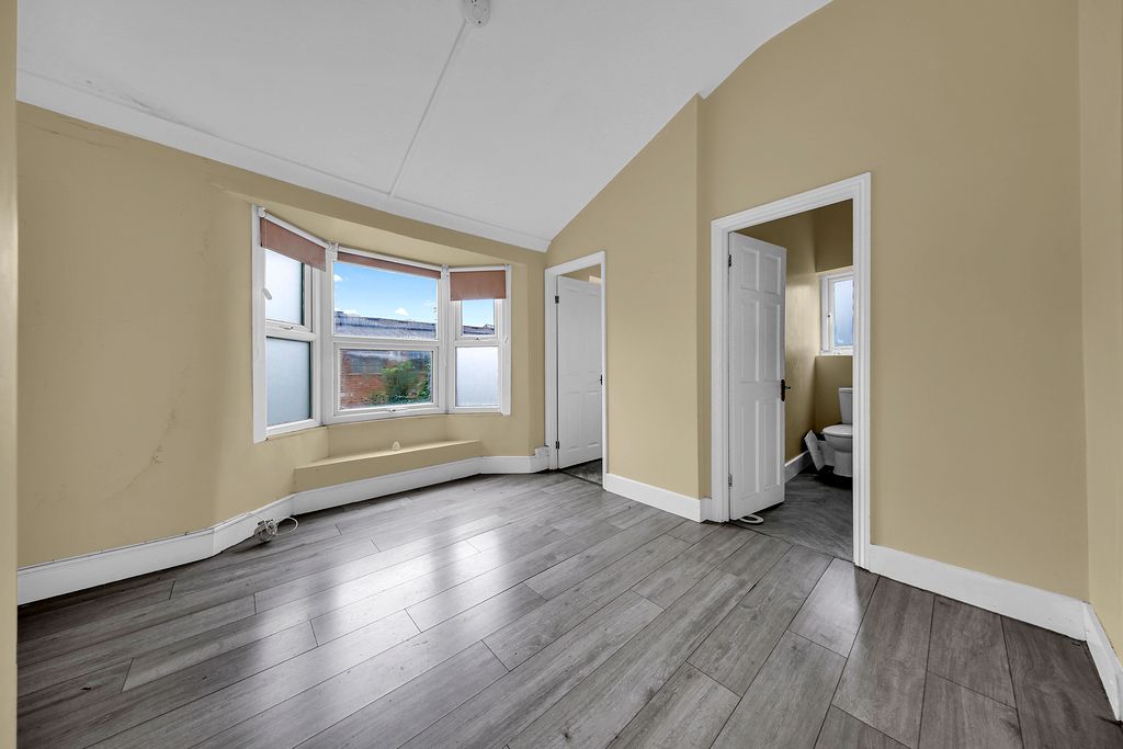 Property photo 3 of 13 _W6B0223