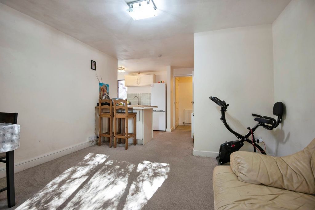 Property photo 3 of 11 Image 2