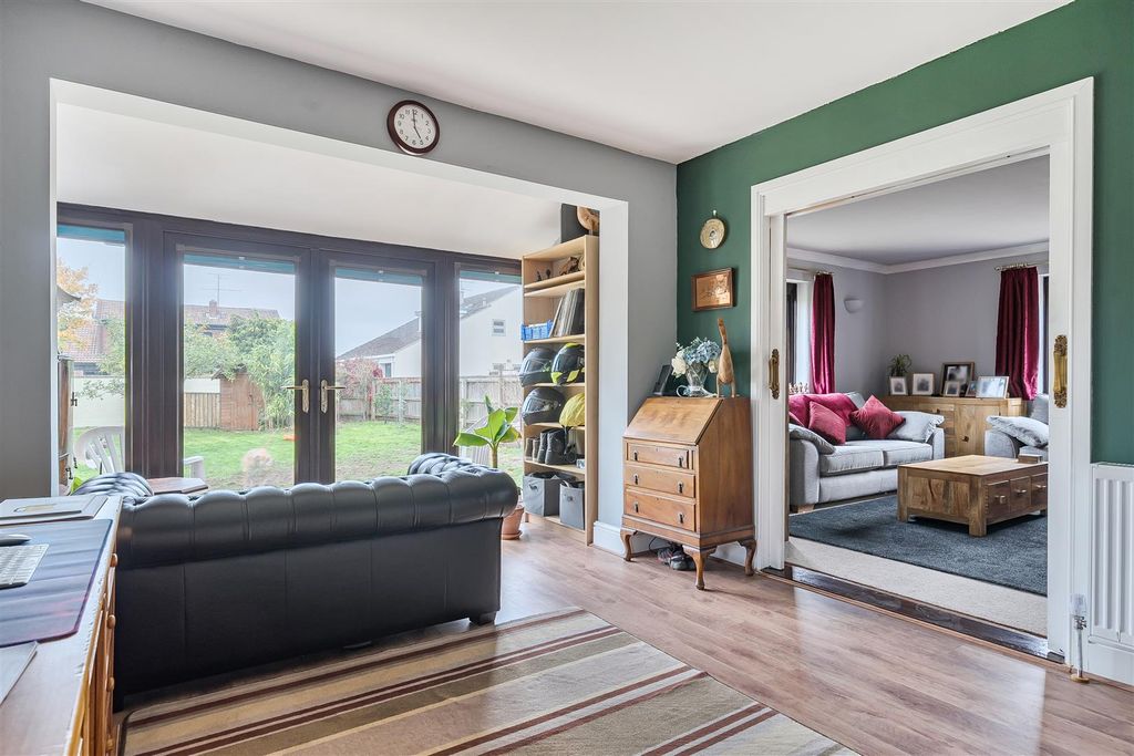 Property photo 3 of 20 1358410-4-68ee7c09Aa9E0.Jpg