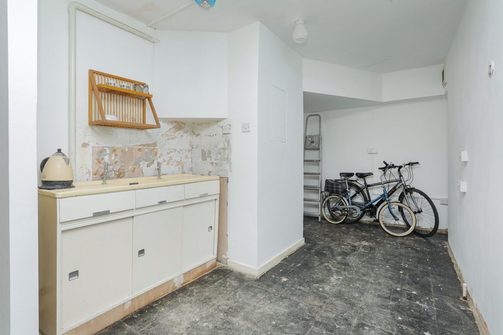 Property photo 3 of 10 Picture 3