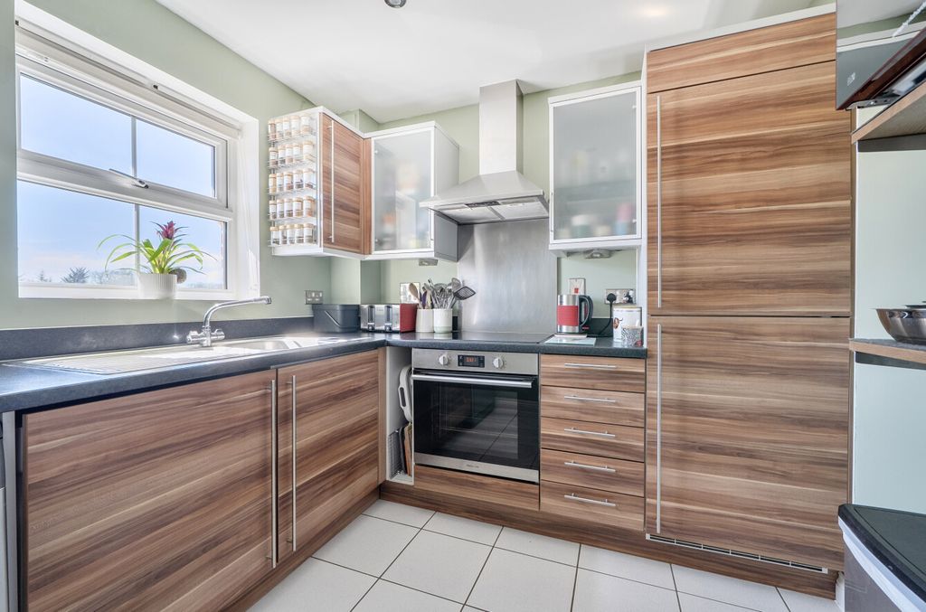 Property photo 1 of 14 1438051-9-69d4F3d...