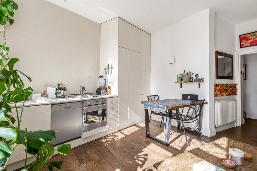 Property photo 2 of 15 Reception/Kitchen