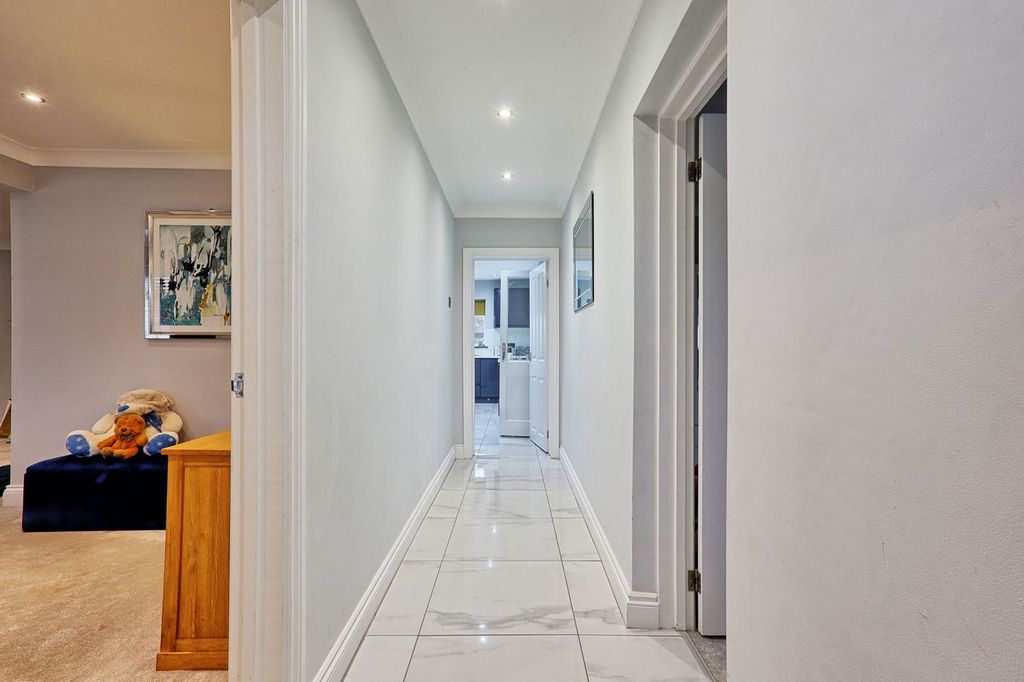 Property photo 3 of 29