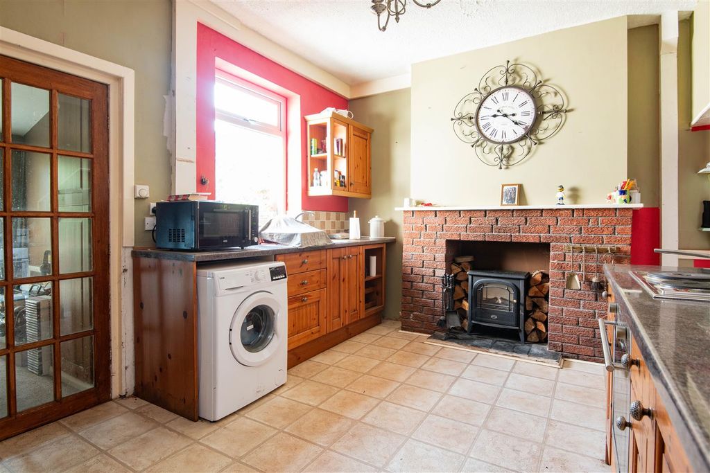 Property photo 3 of 16 Kitchen