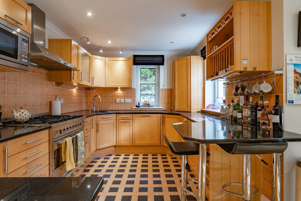 Additional image 5 of 4 bed flat for saleIsland Bank Road, Inverness IV2