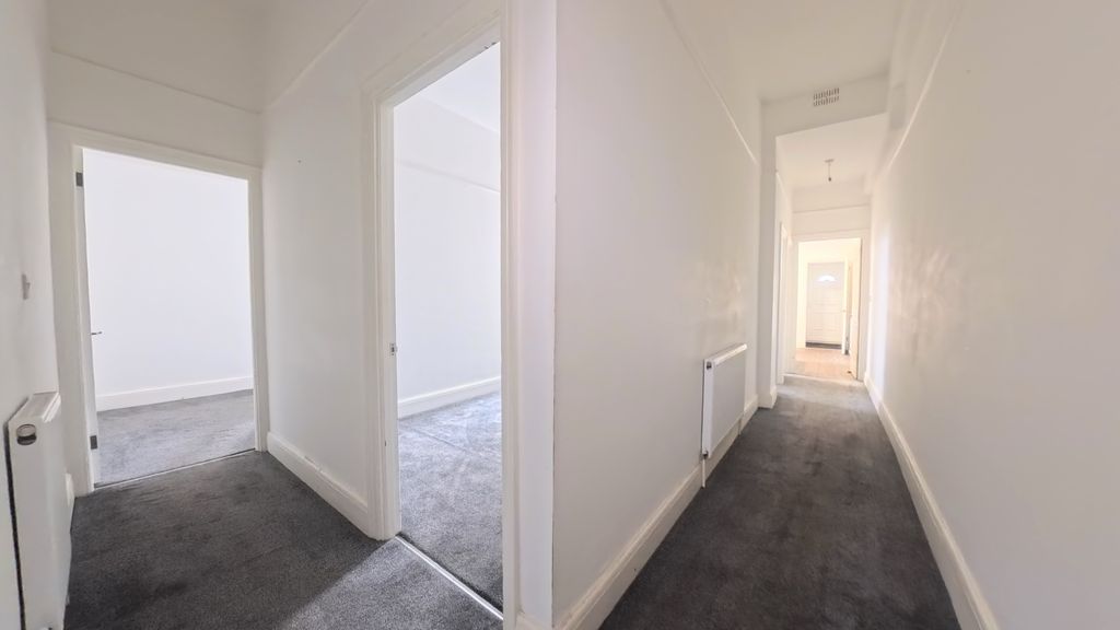 Property photo 2 of 9 Hallway