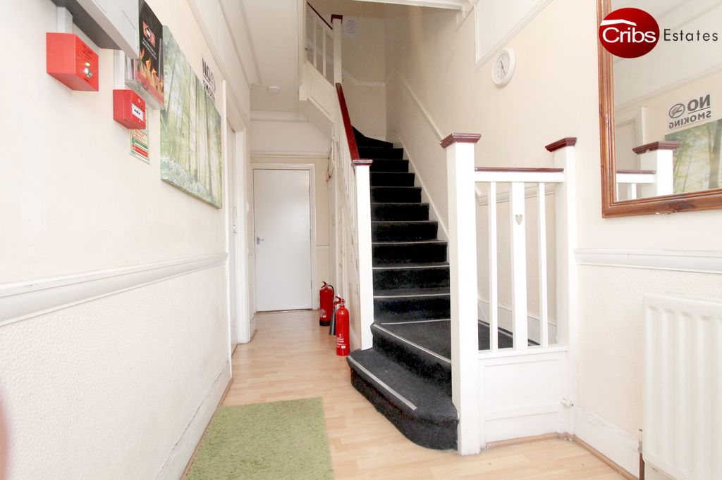 Property photo 2 of 7 Gallery