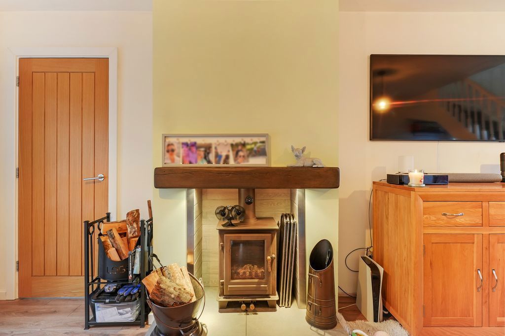 Property photo 2 of 32