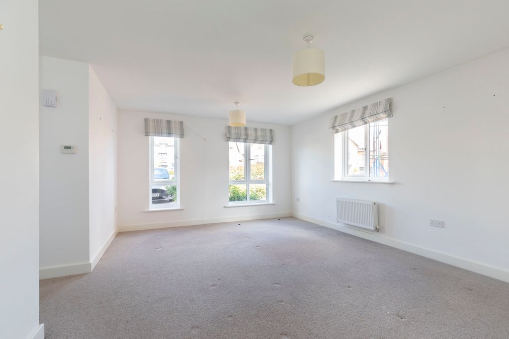 Property photo 3 of 9 Flat 2, 2 Harvest St-04
