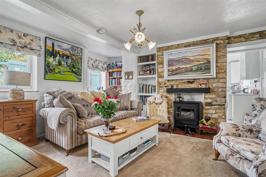 Property photo 3 of 11