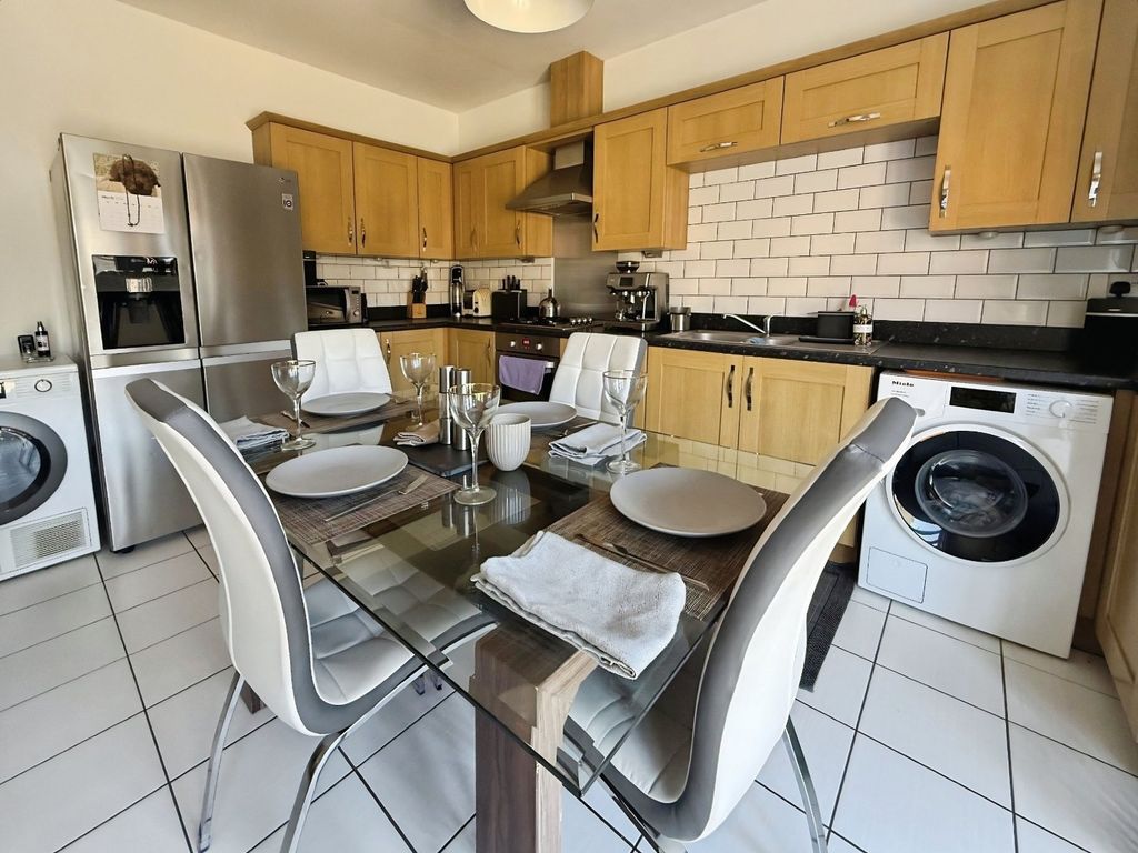 Property photo 2 of 14 Kitchen