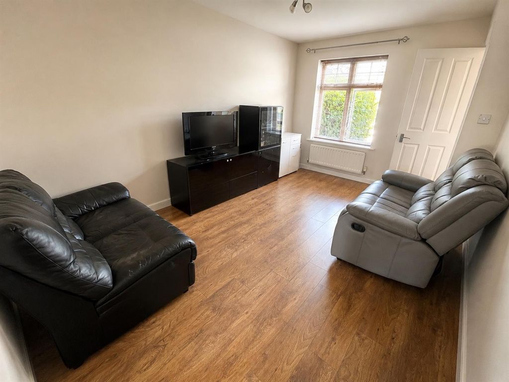 Property photo 2 of 14 Lounge