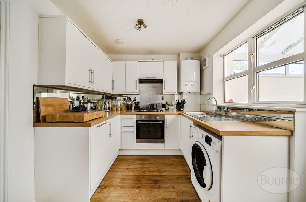 Property photo 2 of 9 1421Ecd0-8A98-469...